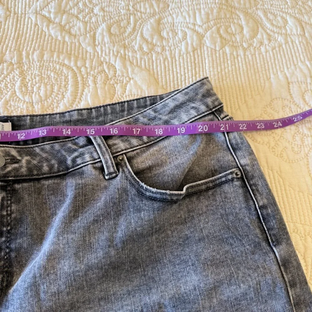 NWOT plus grey wash cutoff jean shorts women's size 20